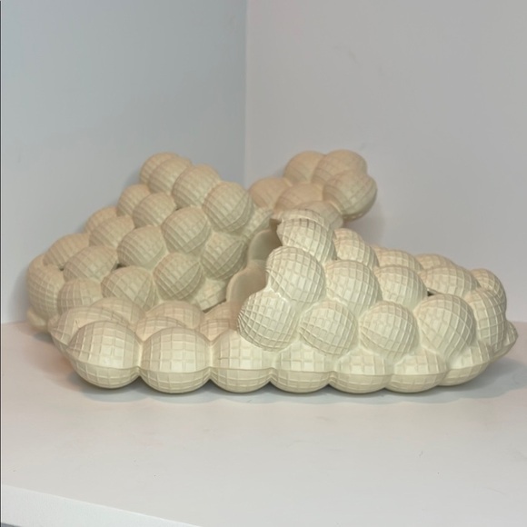 Cream Bubble Slides -41/42 EU- NWT - Picture 1 of 5